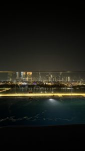 Al Bandar Rontana Creek Dubai Pool Skyline Nacht