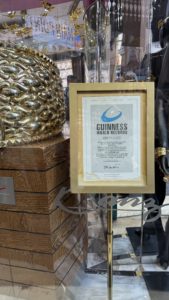 Gold - & Gewürzmärkte Dubai schwerster Gold Ring Guinness Zertifikat
