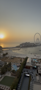 Amwaj Rotana Jumeirah Beach Dubai Zimmer mit Ain Dubai Blick