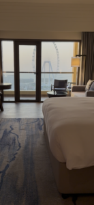 Amwaj Rotana Jumeirah Beach Dubai Zimmer mit Ain Dubai Blick