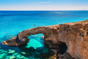 Frau in Kap Greko bei Ayia Napa auf Zypern