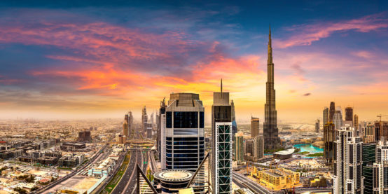 Sklinie von Dubai mit Burj Khalifa, Emirate
